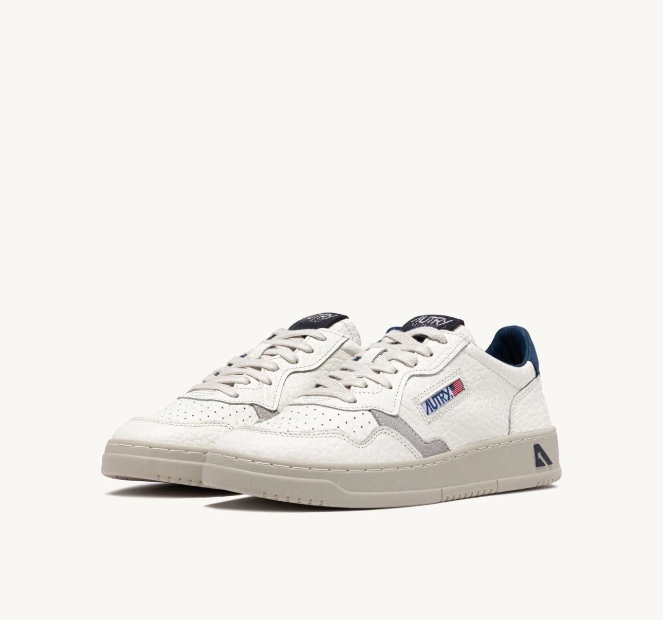 MEDALIST SNEAKERS