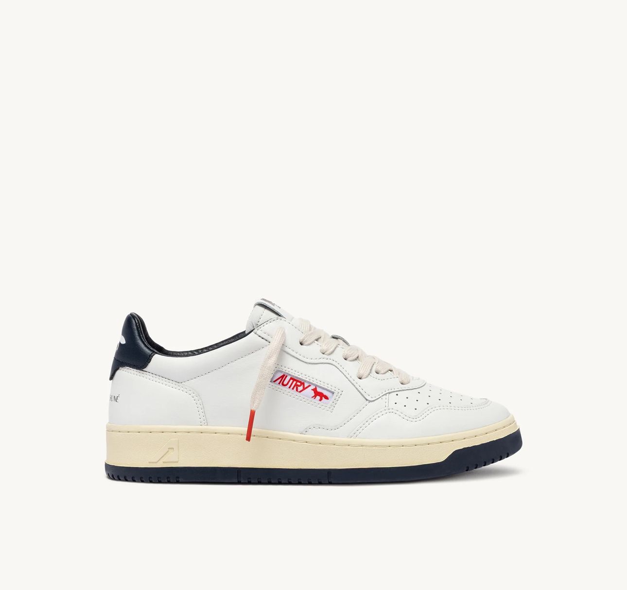 MEDALIST SNEAKERS