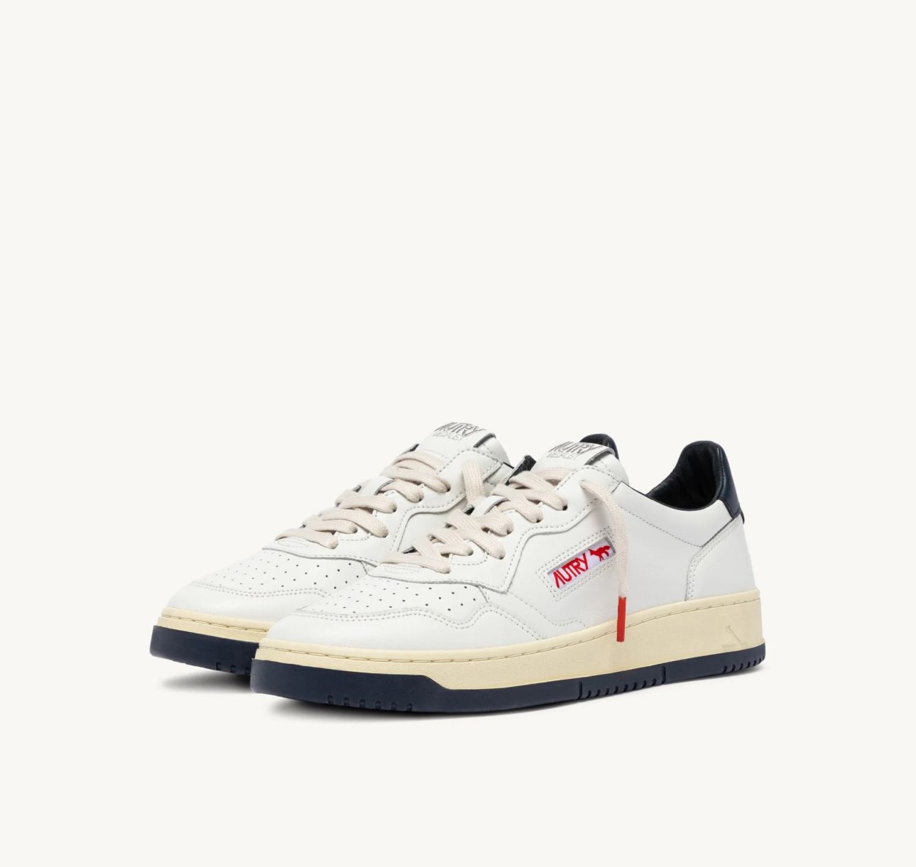 MEDALIST SNEAKERS
