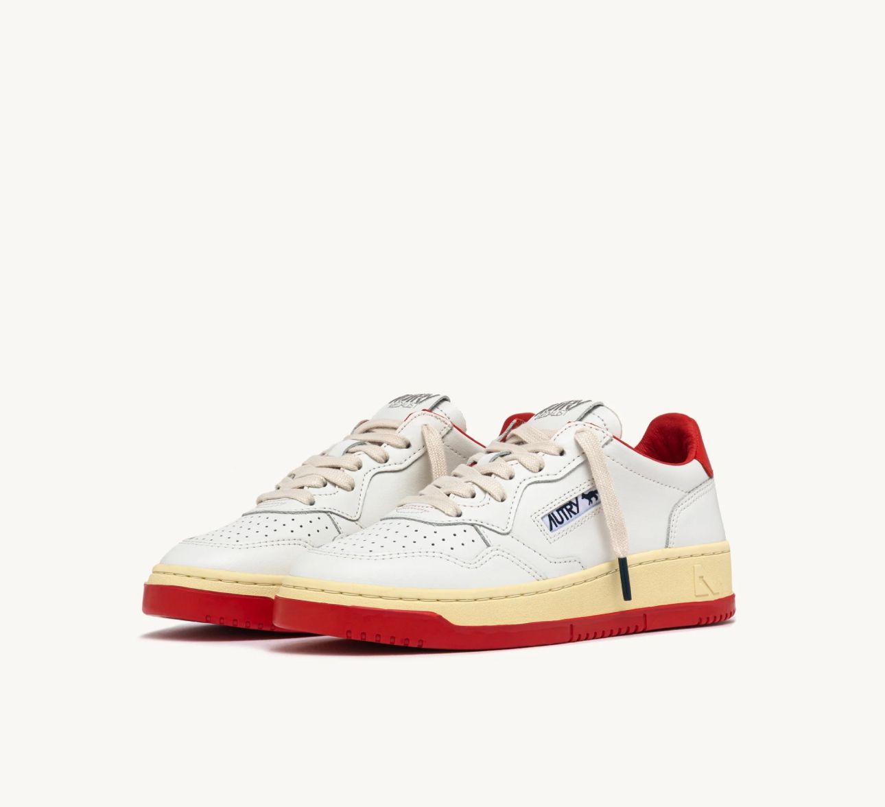 MEDALIST SNEAKERS